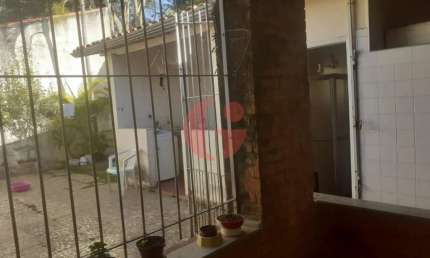 Casa térrea para venda com 03 quartos e 03 vagas de garagem com edícula - 150m² no bairro Vista Verde