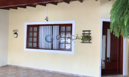 Sobrado de 03 Dorm. - 210,64m² de área construída em Caçapava