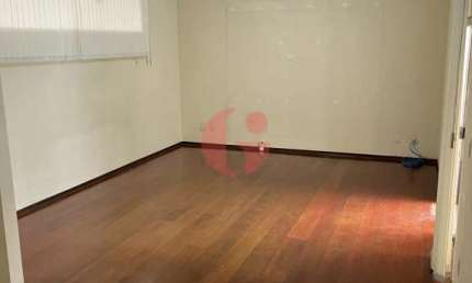 Casa térrea 3 dormitórios (1 suíte) e 4 vagas de garagens - Bosque dos Eucaliptos!