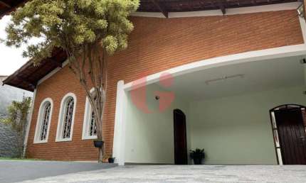 Casa para venda e locação com 04 quartos e 01 suíte - 250m² no bairro Vila Industrial