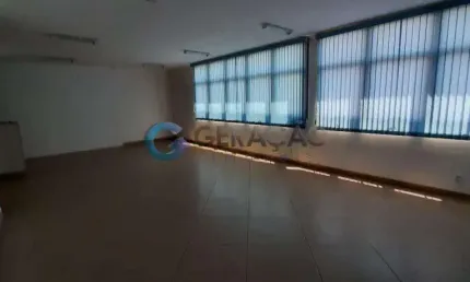 Sala comercial em condomínio de 58,10m² no centro | sjc