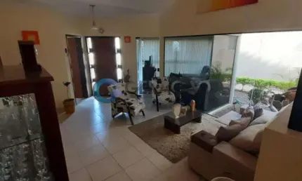 Casa em condomínio para venda com 3 quartos e piscina com 300m² - Jacareí