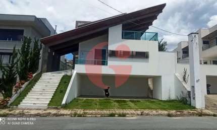 Casa para locação e venda com 3 quartos e 8 vagas de garagem com 450m² - Jaguary