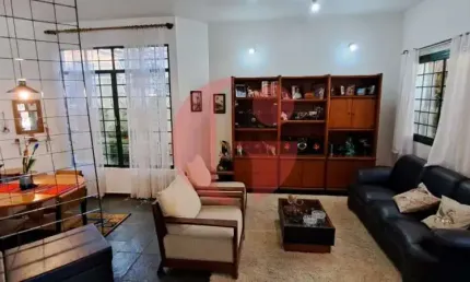 Casa/sobrado para venda com 05 Dorm., 02 suítes e piscina - 735m² no Jardim das Colinas.