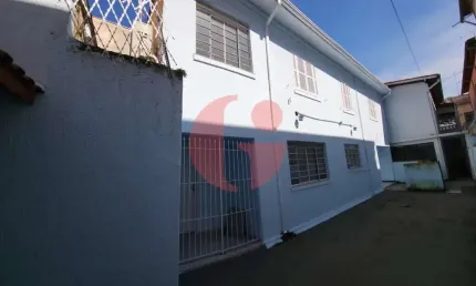 Casa comercial no Centro de São José dos Campos com 04 salas e varanda - 157m²