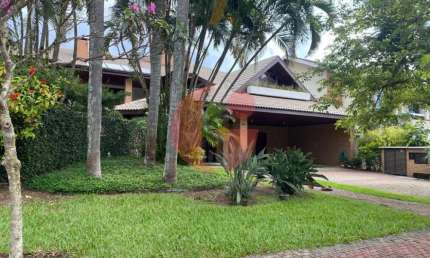 Casa para locação com 04 suítes e piscina - 600m² no Esplanada do Sol