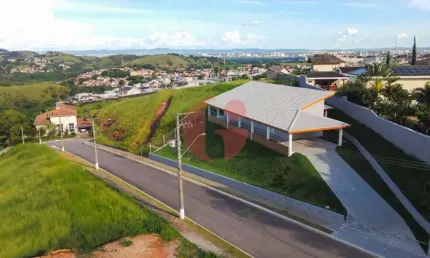 Casa térrea para venda com 03 quartos e 04 vagas de garagem - 250m² no condomínio residencial mantiqueira