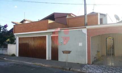 Casa para venda com 03 quartos e 02 vagas de garagem - 205m² no bairro Vila Resende | Caçapava