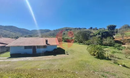 Casa para venda com 03 quartos e 04 vagas de garagem - 150m² em Santo Antônio do Pinhal