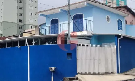 Sobrado reformado para venda com 05 quartos e 01 vaga de garagem - 111m² no bairro Jardim Uirá