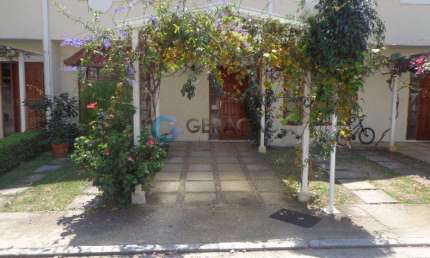 Sobrado em condomínio fechado para locação com 3 quartos e 3 vagas de garagem - 95m² no bairro Jardim Aquarius