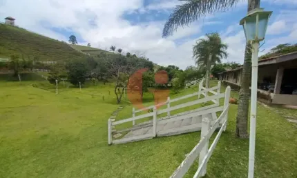 Vendo lindo sítio na beira da represa em São José dos Campos
