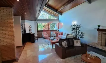 Casa sobrada à venda em condomínio fechado com 03 dormitórios sendo 03 suítes- Jardim Aquarius