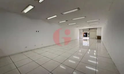 Ponto comercial no Centro para locação com 02 banheiros e 134 m²