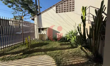 Casa térrea para venda e locação com 03 dormitórios sendo 01 suíte- 250 m² de terreno- jardim das industrias