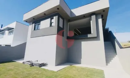 Casa térrea à venda em condomínio fechado com 03 dormitórios sendo 03 suítes-220 m² construídos- putim
