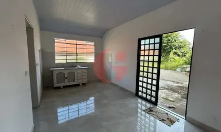 Casa à venda com 03 quartos e 2 banheiros-150 m² construídos- no bairro vila rossi
