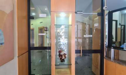 sala ampla, com recepção, bwc privativo, portaria presencial
