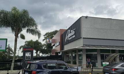 OPORTUNIDADE DE INVESTIMENTO  LOJA DECORADA E JÁ ALUGADA em espaço comercial BAIRRO AHÚ