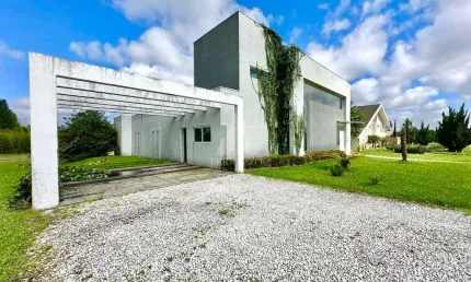 Casa Alto Padrão em Campo Largo da Roseira R$ 1.800.000,00 , São José dos Pinhais/PR