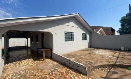 VENDE-SE casa em Londrina, com 250 m&#178;, com 3 dormits. no Bairro Luiz de Sá, REGIAO NORTE ? Aceita permuta de apartamento no centro.