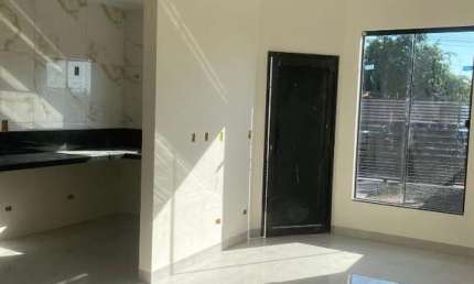 Encantadora Casa &#224; VENDA (3 dormits. + 1 suíte) de 132 m&#178;, tipo geminada: Conforto e Estilo em Cada Detalhe! em Londrina/Pr.