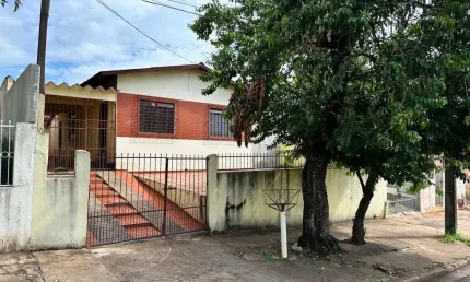 Oportunidade. Casa a VENDA de 302 m&#178;, (3 dormits) no Leonor, Londrina/Pr.