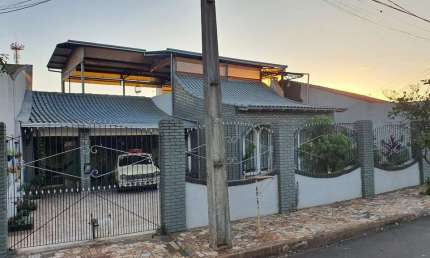 #OPORTUNIDADE, Casa com Terraço Gourmet de 329 m&#178; (3 dormt.) a venda Lindóia, Londrina/PR.
