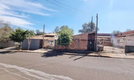 Vende casa de 200 m2 área total no alto do cafezal. deixar telefone para que possamos entrar em contato.