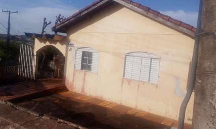 Casa á VENDA com 2 dormitórios de 376 m2 no Bairro Olímpico ? Londrina.