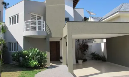 Casa a Venda em Condomínio Fechado, 300m&#178; de àrea Total (3 Dormits. sendo 1 suíte).