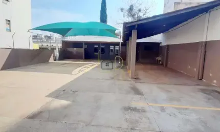 Sobrado á VENDA no Centro de Londrina com área total de 700 m2.