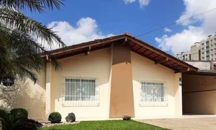 CASA COMERCIAL/RESIDENCIAL 200M2, SUITE + 3 QUARTOS, BAIRRO BUCAREIN, JOINVILLE-SC