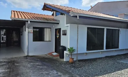Vendo casa alvenaria  1 suite mais 2 dormitórios no bairro floresta, joinville-sc