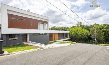 Casa Exclusiva em Condomínio, ao lado do bairro Tingui.