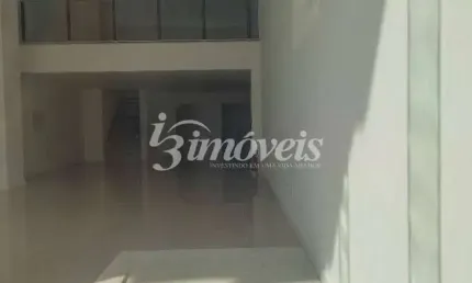 Excelente sala comercial para aluguel ANUAL com ótima localização no bairro Meia praia em Itapema/SC