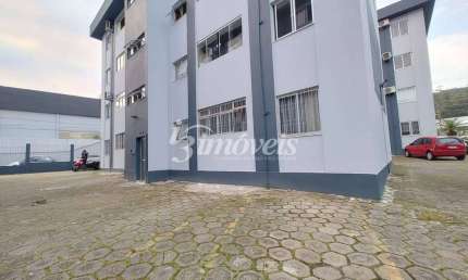 Apartamento reformado, semimobiliado à venda, 3 quartos sendo 1 suíte, 1 vaga, Residencial Flamboyant, Bairro Fazenda, Itajaí-SC