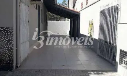 Casa à venda, 2 quartos, com amplo quintal, Bairro São João, Itajaí-SC