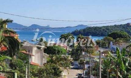 Casa mobiliada à venda, a 250m do mar, 4 quartos, 2 vagas, , área de festas e piscina, Centro, Porto Belo-SC