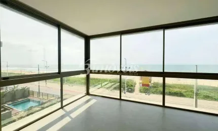 Apartamento mobiliado, decorado e frente mar à venda, 3 quartos sendo 3 suítes, 2 vagas, ed. brava villi, praia brava, itajaí-sc