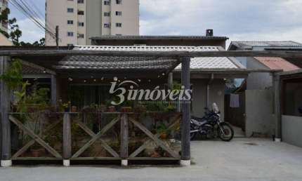 Casa semimobiliada à venda, 3 quartos sendo 1 suíte, 2 vagas, Bairro Dom Bosco, Itajaí-SC