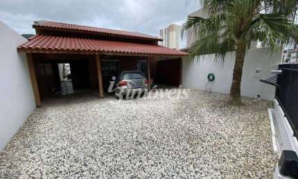 Casa à venda, 2 quartos sendo 1 suíte, 4 vagas, Bairro Fazenda, Itajaí-SC