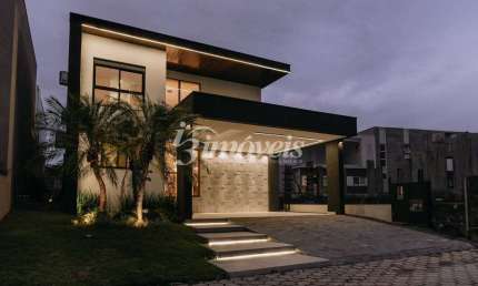 Casa com piscina à venda, 3 quartos sendo 3 suítes, 4 vagas, Cond. Açores, Bairro Dom Bosco, Itajaí-SC