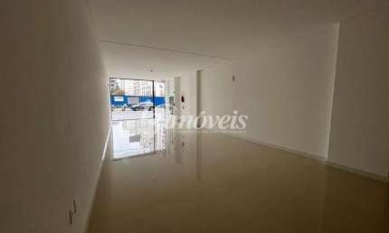 Sala / Loja, para locação anual, 86m², Bairro Canto da Praia, Itapema-SC, com grande visibilidade de quem passa.