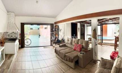 Casa NÃO AVERBADA, com 2 quartos, 2 vagas, Piscina e Sala Comercial (já locada), no bairro São Vicente, Itajaí SC