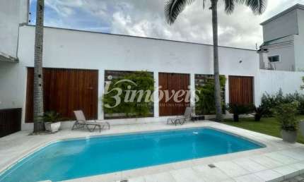 Casa mobiliada à venda ou locação, com piscina, jardim e quadra esportiva, 3 suítes, 7 vagas, Bairro Centro, Itajaí-SC