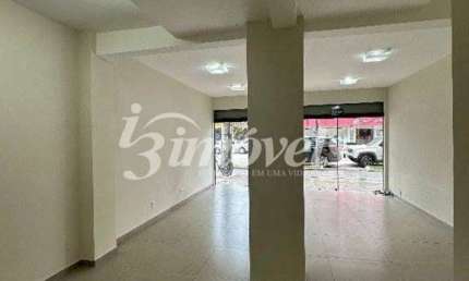 Sala / Loja, para locação anual, 78,60m² , na Terceira Avenida, Bairro Centro, Balneário Camboriú-SC, com grande visibilidade de quem passa.
