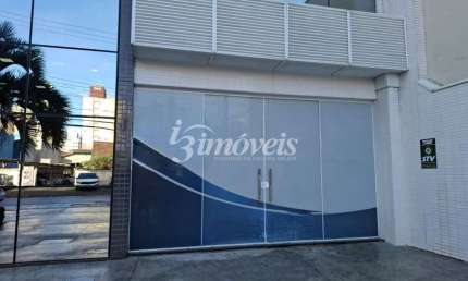 Sala / Loja, para locação anual com mezanino, em edifício comercial, com 203m² ,Bairro Centro, Itajaí-SC, com grande visibilidade de quem passa.