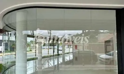 Sala / Loja, para locação anual, 80,73m² , Bairro Praia dos Amores, Balneário Camboriú-SC, com grande visibilidade de quem passa.