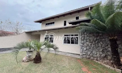 Casa semimobiliada à venda, com piscina e quintal, 4 quartos sendo 1 suíte, 5 vagas, Bairro São Judas, Itajaí-SC